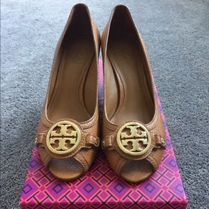 Tory Burch tan peep toe leather wedges EUC
